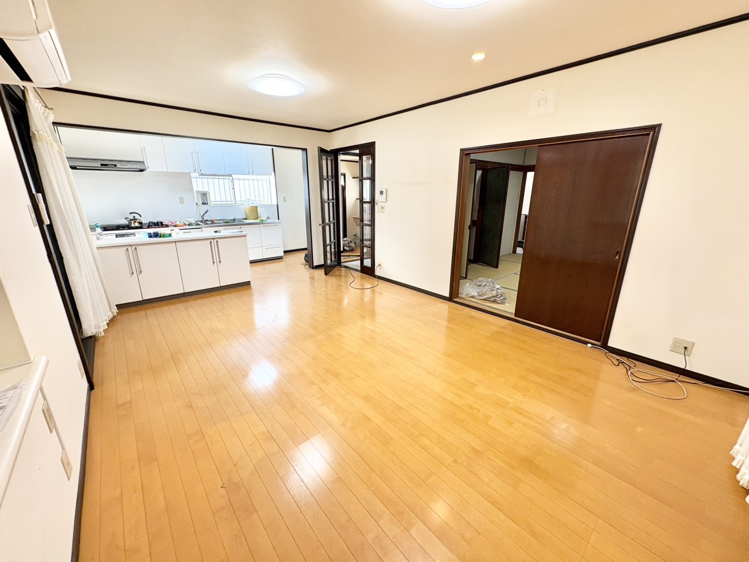 居室・リビング　※清掃前・荷物撤去前※