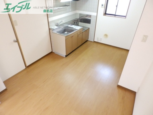 居室・リビング　同物件別室画像