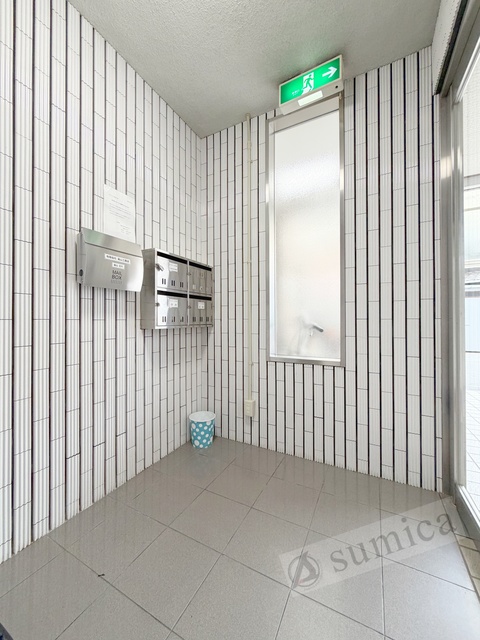 エントランス　明るいエントランスであなたのお帰りをお待ちします＾＾