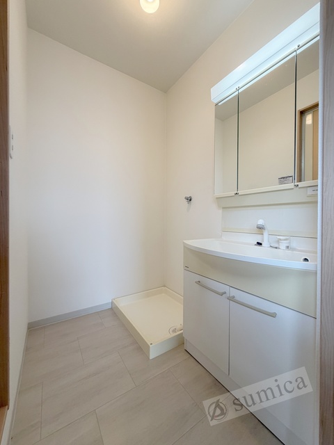 洗面設備　洗面脱衣所付き！独立洗面台が便利です♪♪