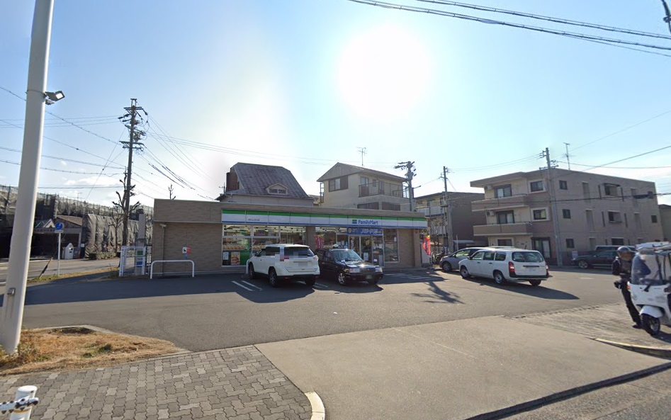 コンビニ　ファミリーマート 中川ときわ店（コンビニ）まで240m