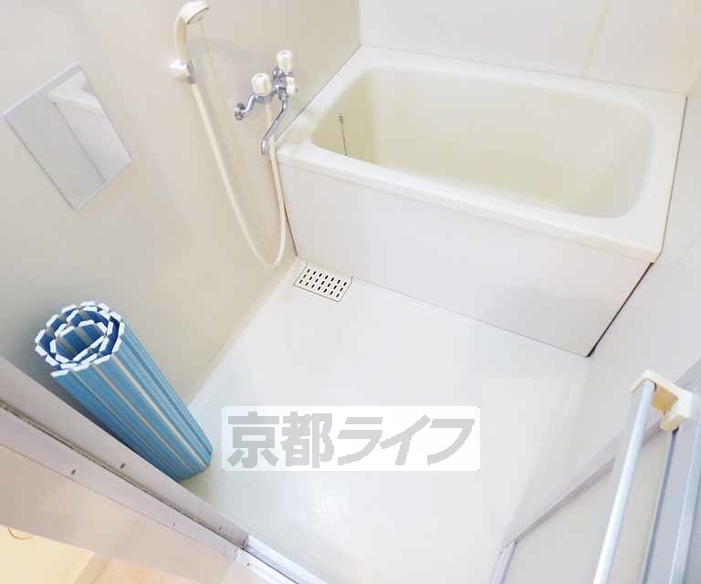 バス・シャワールーム　清潔感のある浴室です。