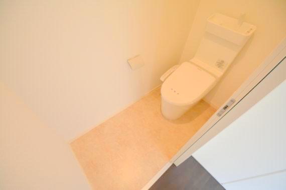 トイレ　綺麗なトイレにはウォシュレット標準装備です。