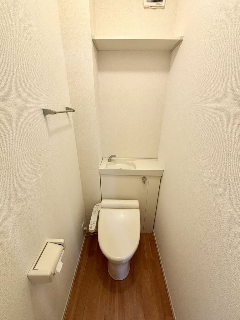 トイレ　※同間取り参考写真となります