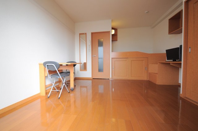 居室・リビング　※同タイプのお部屋の写真です（1階フローリング）