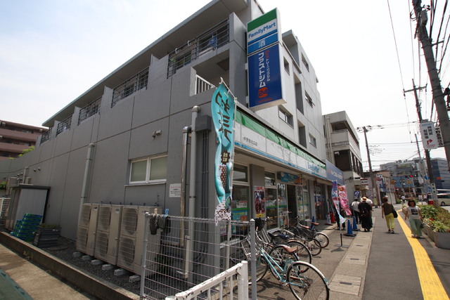 コンビニ　ファミリーマート　中野島北口店（コンビニ）まで200m