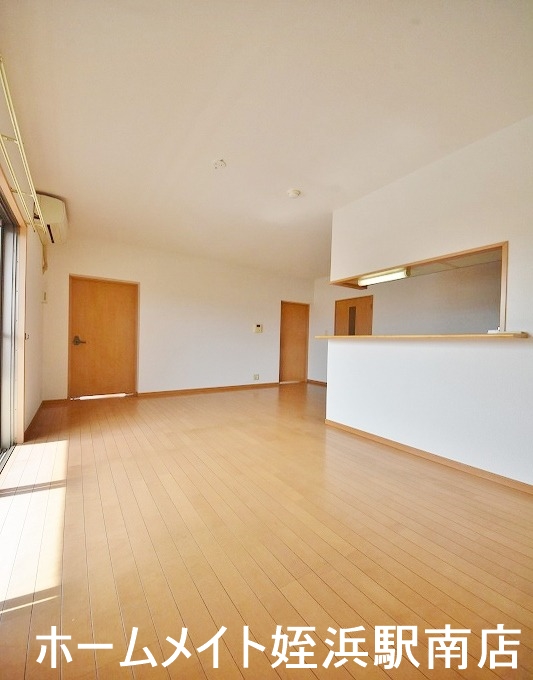 居室・リビング　★明るい角部屋2面採光♪★※別部屋参考写真