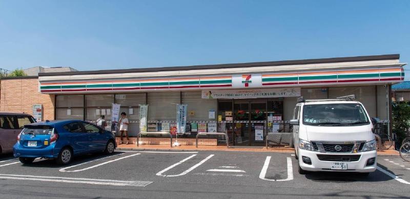 コンビニ　セブンイレブン（コンビニ）まで220m