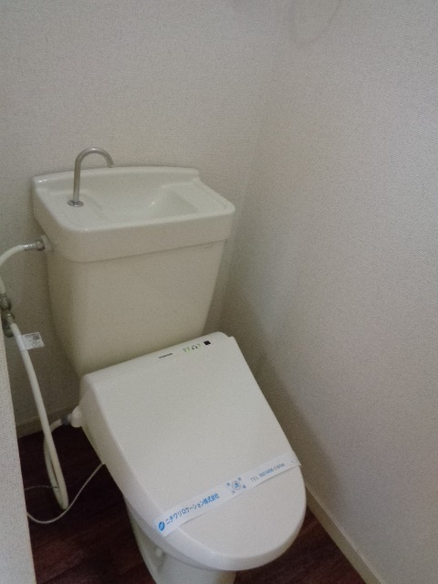 トイレ　トイレはうれしいウォシュレット付