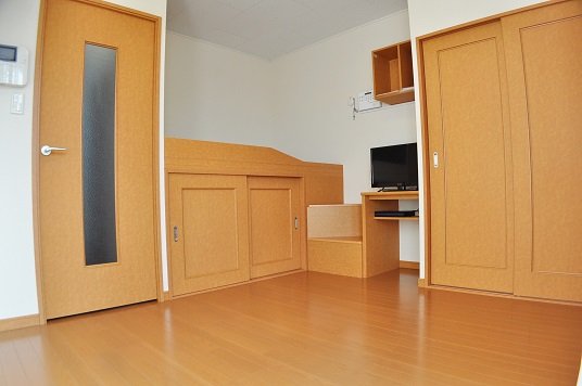 居室・リビング　ベッド、ＴＶ付き（部屋によりメーカーは異なります）