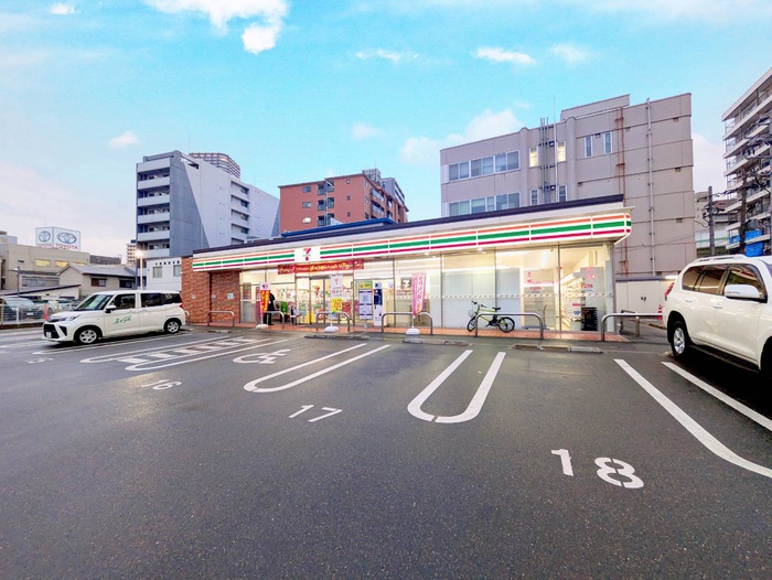 コンビニ　セブンイレブン（コンビニ）まで300m