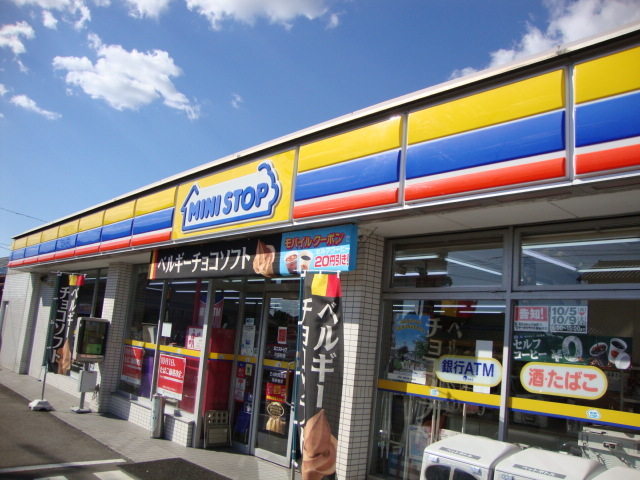 コンビニ　ミニストップ川井町店（コンビニ）まで952m