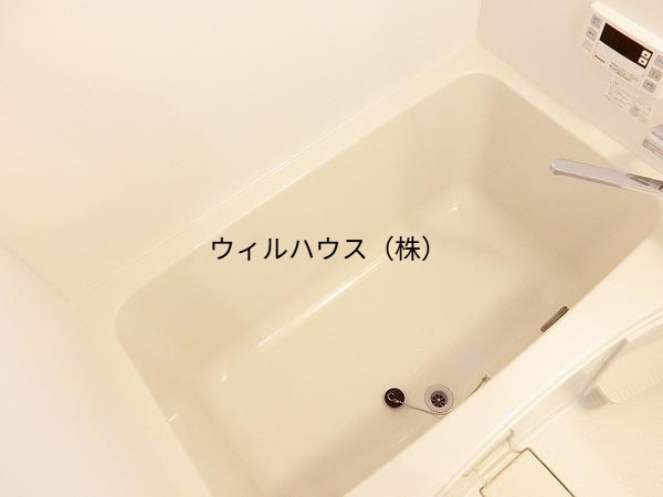 バス・シャワールーム　浴室乾燥機、追い焚き機能付きバス！