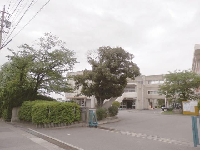 小学校　知多市立つつじが丘小学校（小学校）まで583m