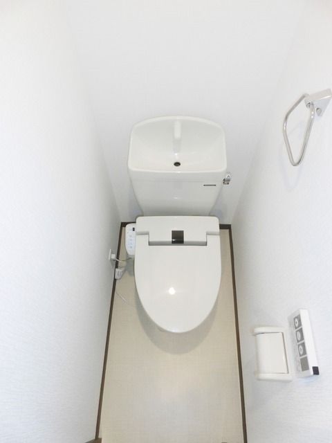 トイレ　ウォシュレット付きのトイレ。