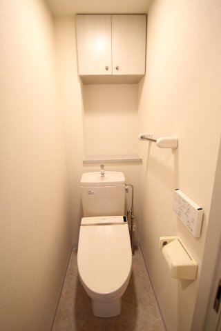 トイレ　※同建物ほかのお部屋の写真です。