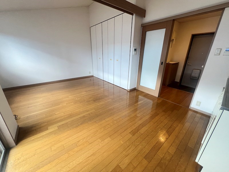能登フラッツの居間写真