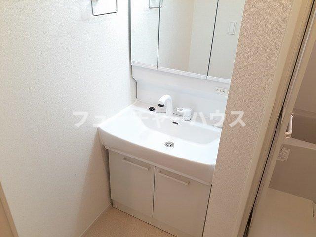 洗面設備　脱衣スペースもあります