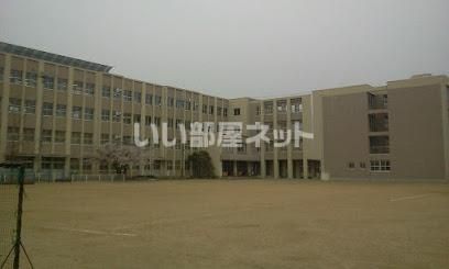 小学校　高松市立円座小学校（小学校）まで724m