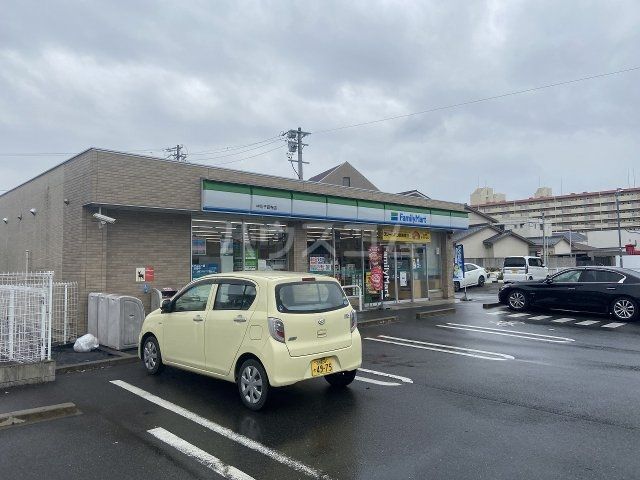 コンビニ　ファミリーマート中川千音寺店（コンビニ）まで284m