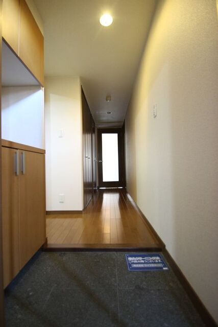 玄関　※別室の参考写真の為、現況優先です。