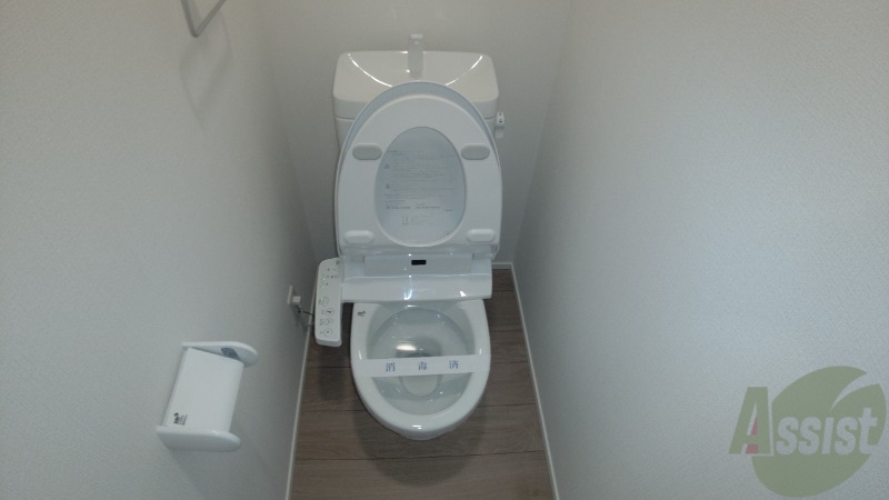 トイレ　温水洗浄便座付きのトイレは、使用しやすくうれしいですね。