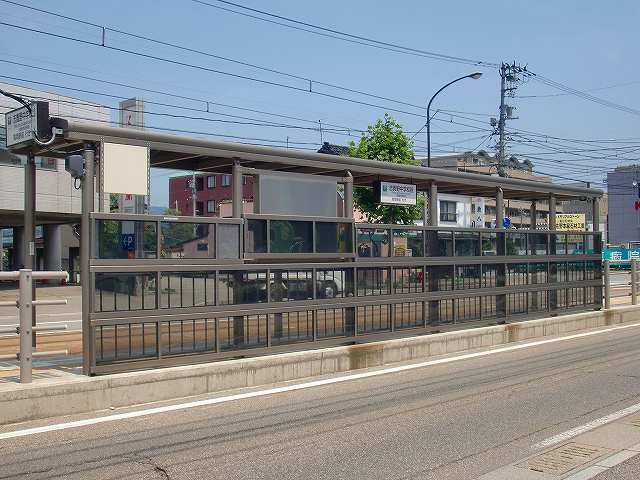 その他　万葉線志貴野中学校前（その他）まで400m