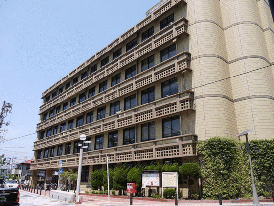 役所　逗子市役所（役所）まで550m