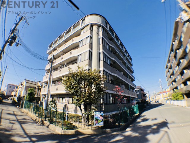 建物外観　オートロック付きで外部からの出入りが簡単に出来ない為安心です