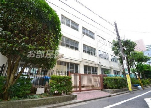 小学校　中野区立中野神明小学校（小学校）まで670m