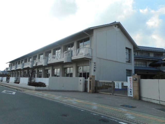 小学校　藤並小学校様（小学校）まで550m