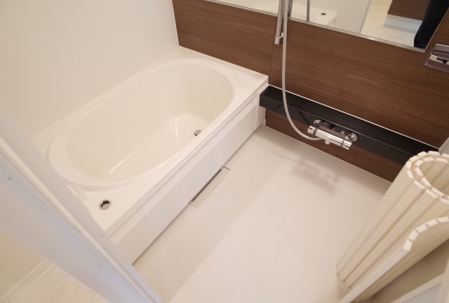 バス・シャワールーム　コンパクトで使いやすいお風呂です