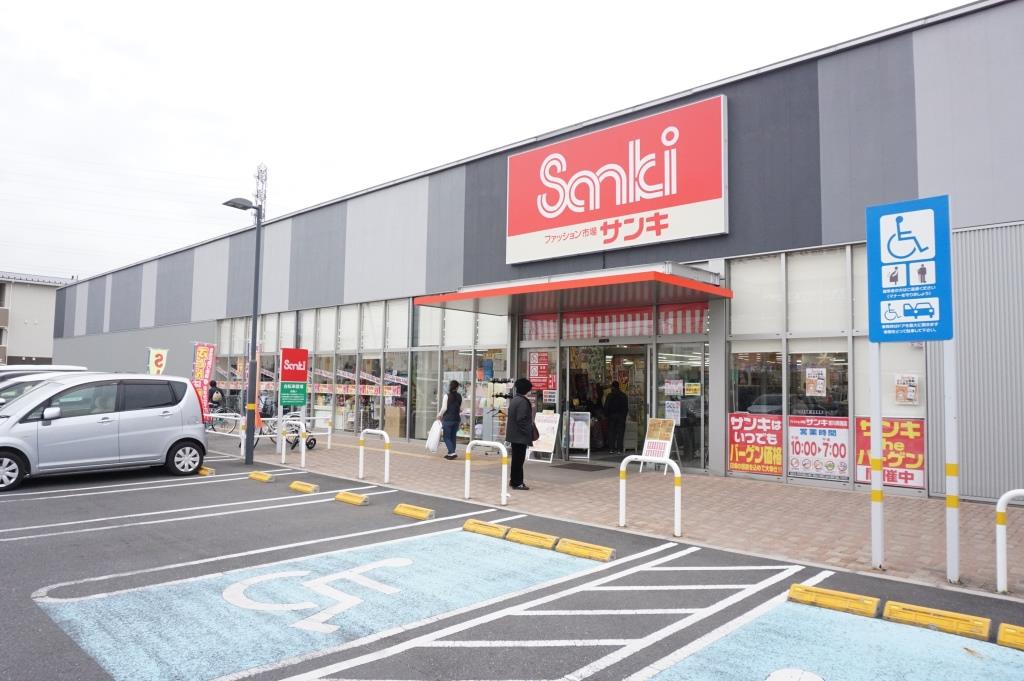 ショッピングセンター　サンキ 吉川美南店（ショッピングセンター）まで440m