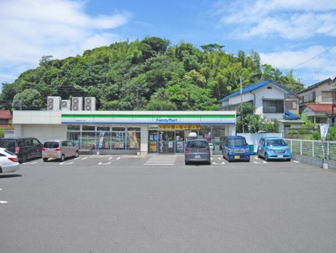 コンビニ　ファミリーマート 横須賀武四丁目店（コンビニ）まで631m