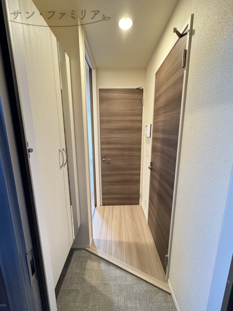 玄関　同一物件別部屋写真