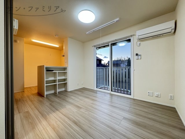 居室・リビング　同一物件別部屋写真