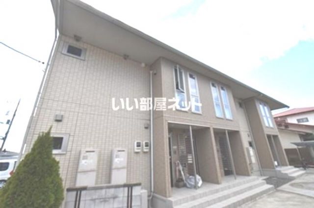 小田急小田原線 伊勢原駅 バス乗車時間：8分 最寄りバス停で下車 徒歩2分 築12年