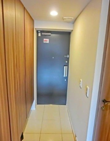 玄関　写真は同タイプ住居です。