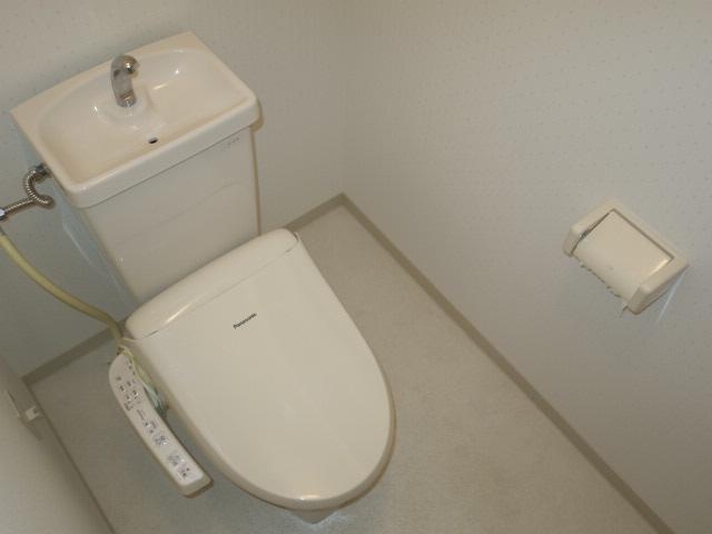 トイレ　ウォシュレット付きです