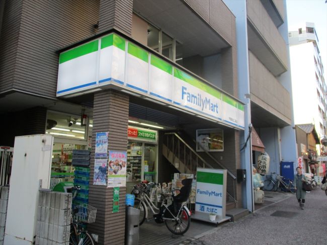 コンビニ　ファミリーマート 中徳烏丸二条店（コンビニ）まで713m