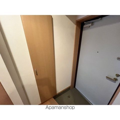 メゾン・ジュネスIIIの玄関写真