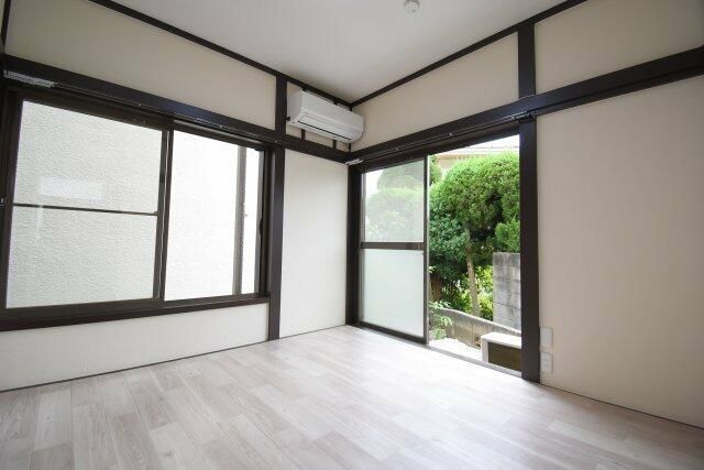 東急田園都市線 宮崎台駅 バス乗車時間：22分 最寄りバス停で下車 徒歩4分 2階建 築48年の居間写真
