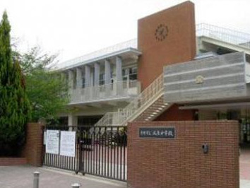 中学校　尼崎市立成良中学校（中学校）まで527m