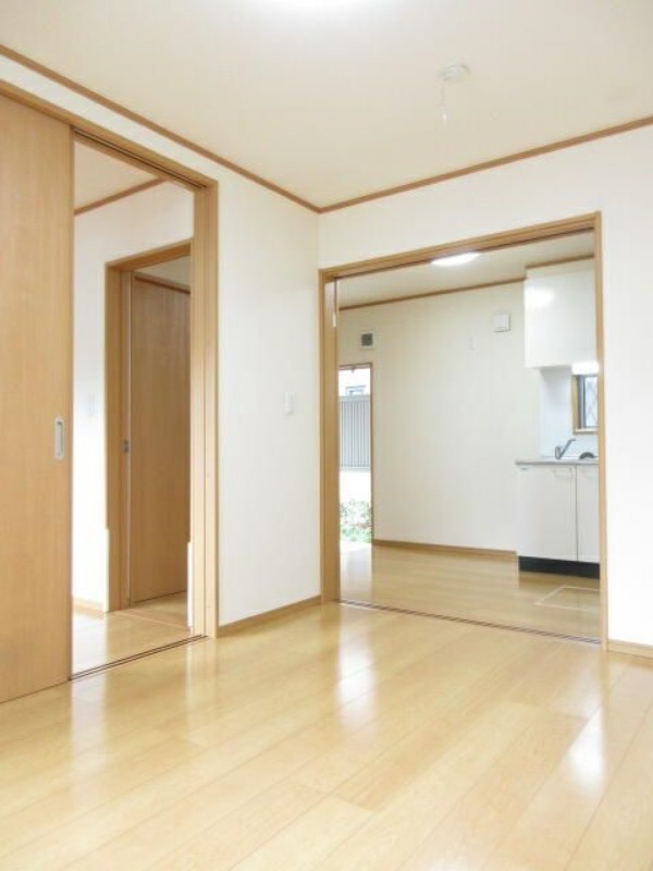 ＪＲ川越線 指扇駅 徒歩15分 2階建 築11年の居間写真