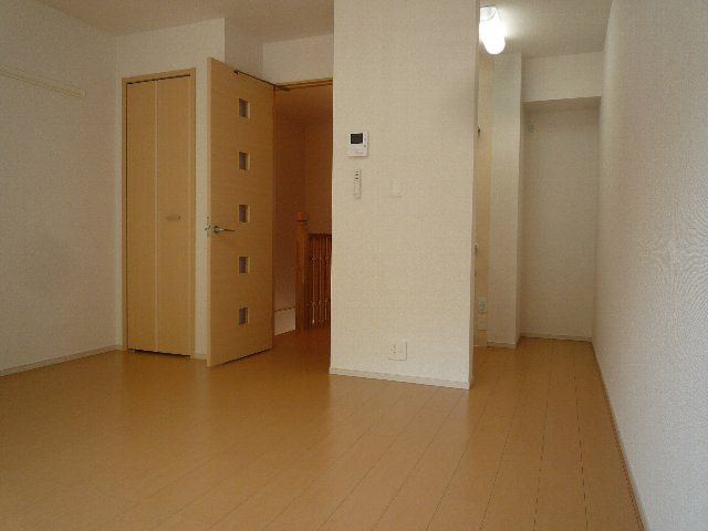シュティル森崎の居間写真