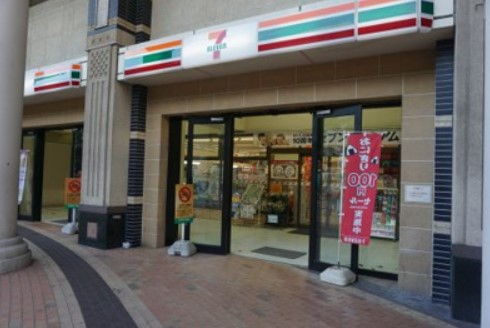 コンビニ　セブンイレブン 横浜平沼橋駅前店（コンビニ）まで551m