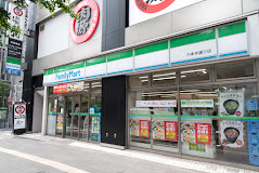 コンビニ　ファミリーマート 六本木通り店（コンビニ）まで452m