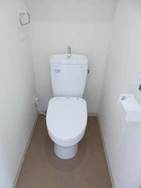 東急東横線 学芸大学駅 徒歩1分 7階建 築15年のトイレ写真