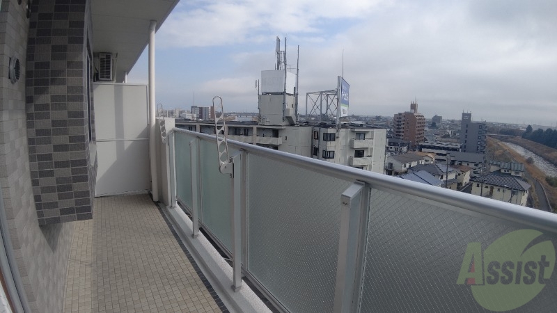 バルコニー　バルコニーからの景色です。広い空がよく見えます。