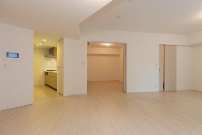 ＪＲ山手線 恵比寿駅 徒歩5分 9階建 築17年の居間写真